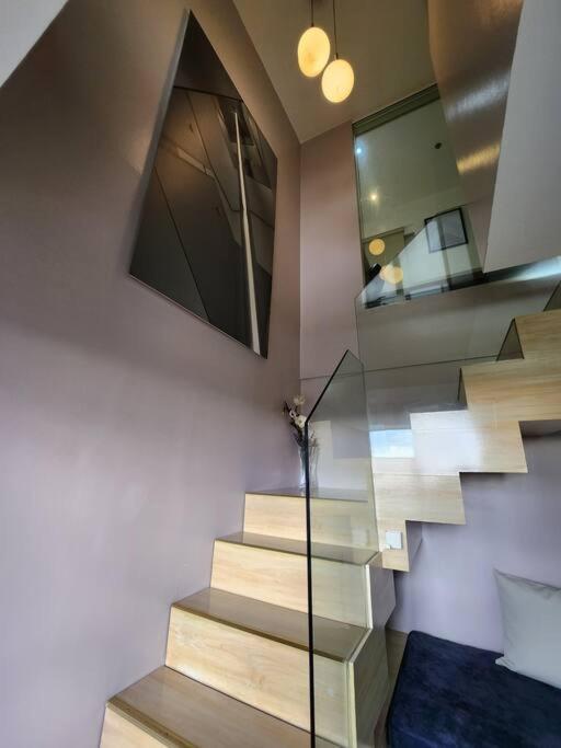 Enjoy Bgc Sunset And Golf Course View 2 Bedroom Loft With 100Mbps Internet Connection Manila Esterno foto