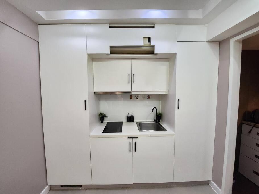 Enjoy Bgc Sunset And Golf Course View 2 Bedroom Loft With 100Mbps Internet Connection Manila Esterno foto