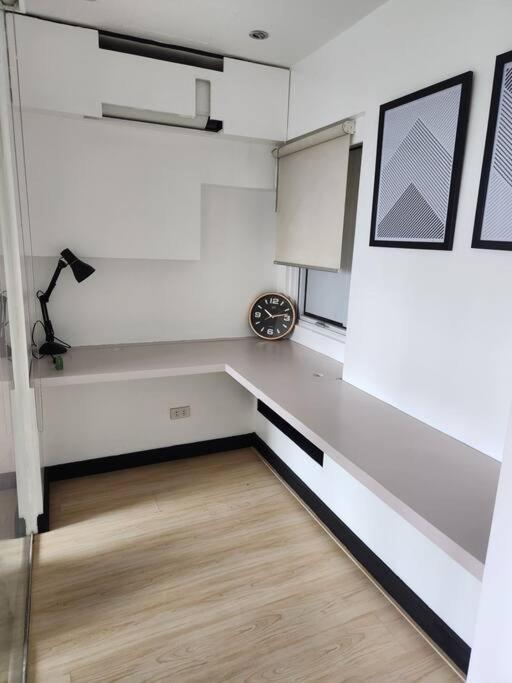 Enjoy Bgc Sunset And Golf Course View 2 Bedroom Loft With 100Mbps Internet Connection Manila Esterno foto